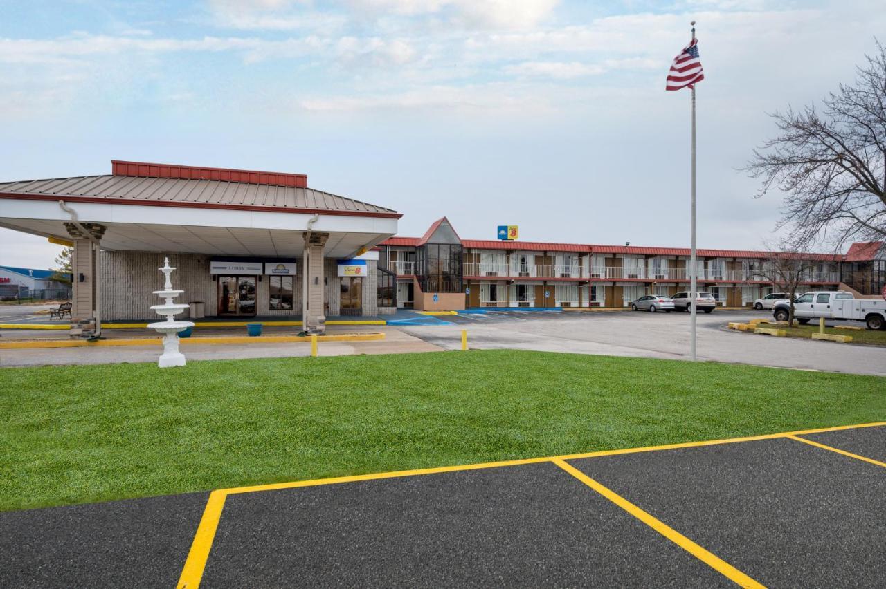 Super 8 By Wyndham Perrysburg-Toledo Hotel Exterior foto