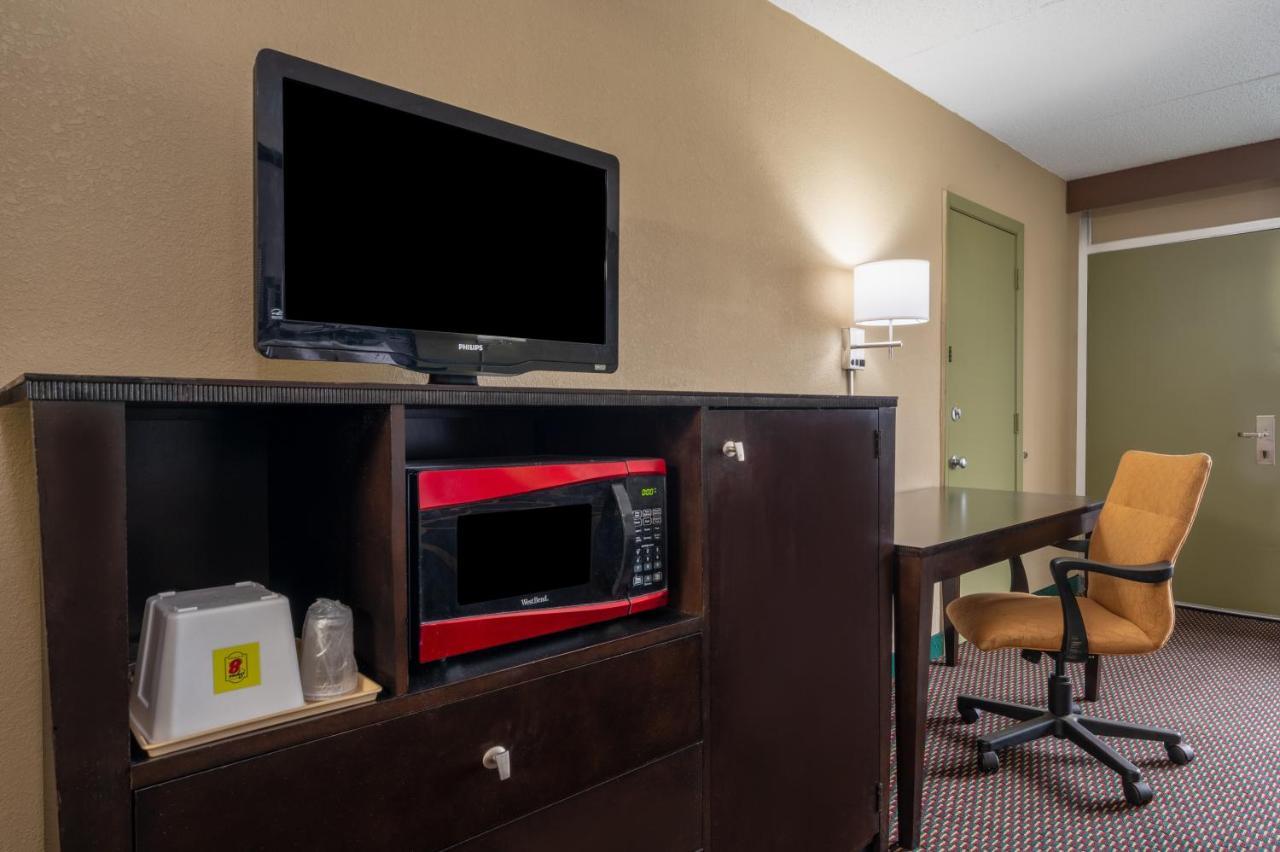 Super 8 By Wyndham Perrysburg-Toledo Hotel Exterior foto