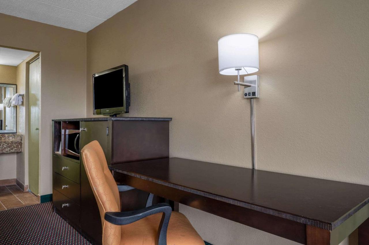 Super 8 By Wyndham Perrysburg-Toledo Hotel Exterior foto
