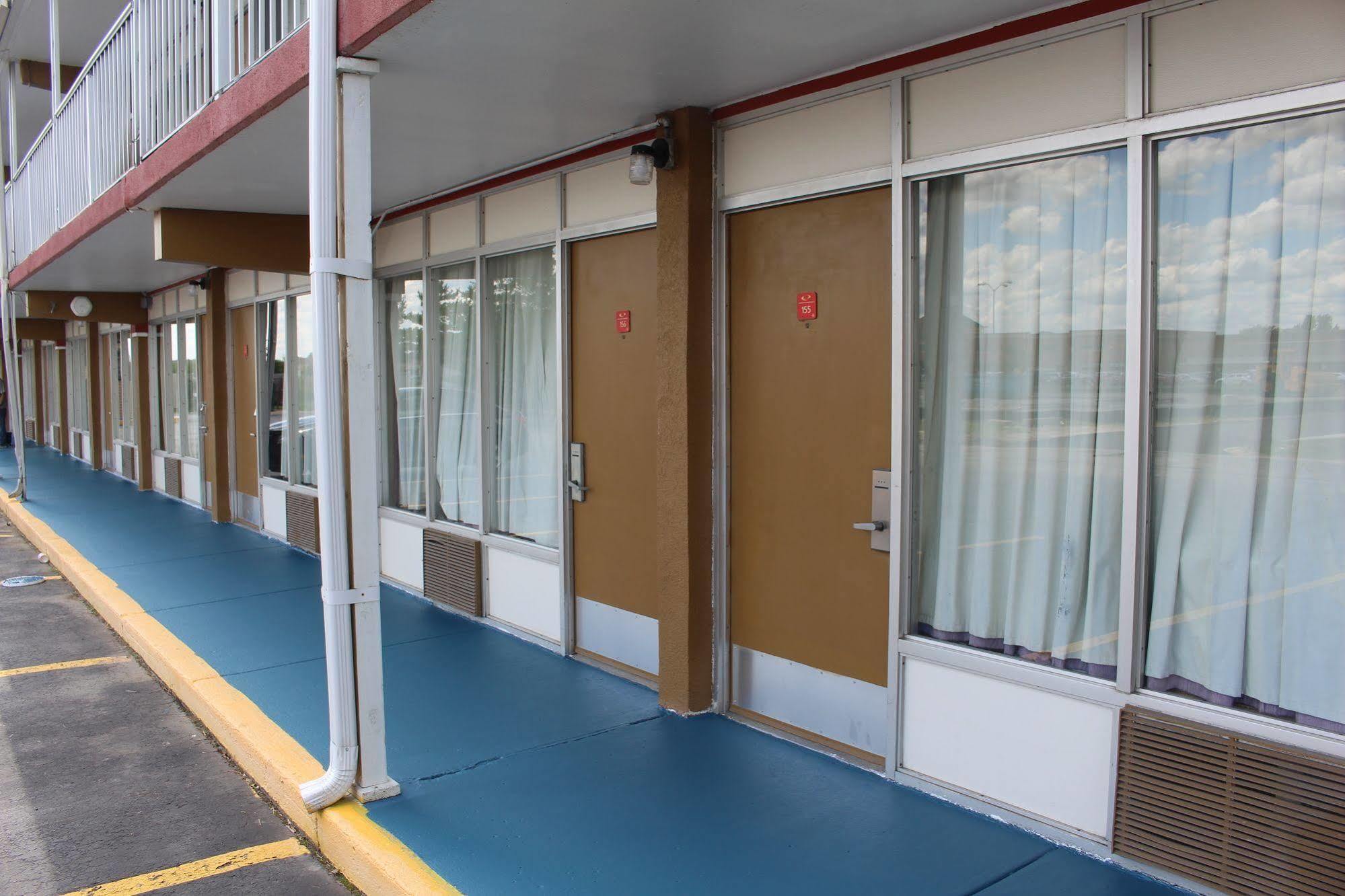 Super 8 By Wyndham Perrysburg-Toledo Hotel Exterior foto