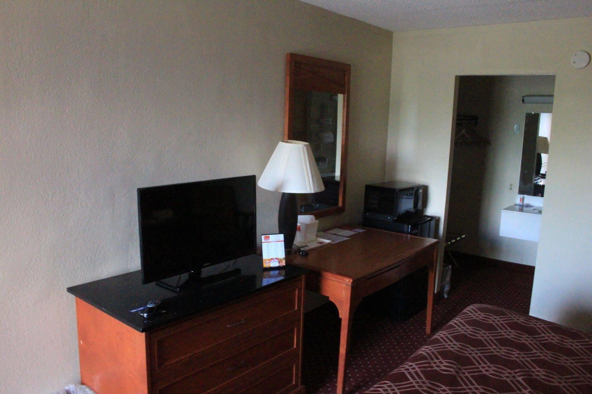 Super 8 By Wyndham Perrysburg-Toledo Hotel Exterior foto