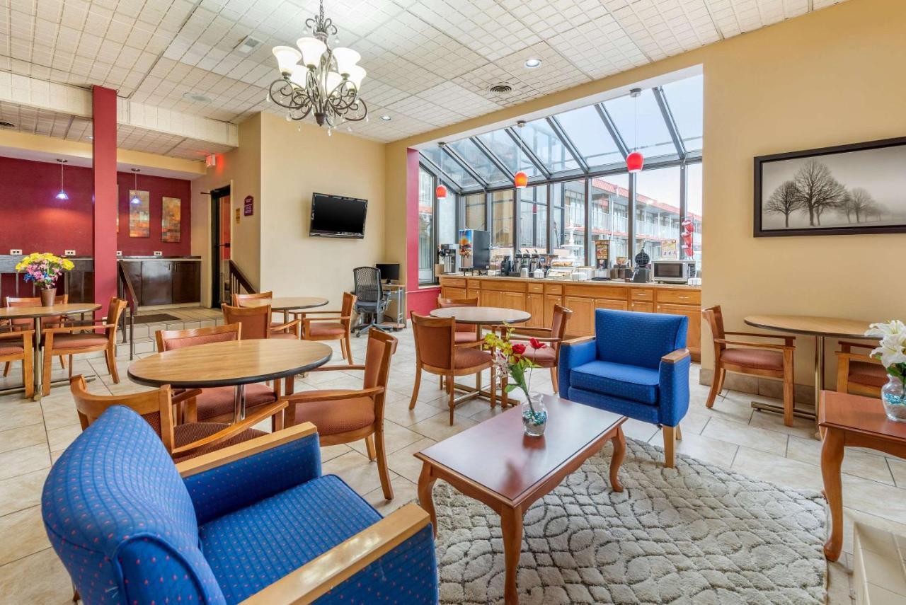 Super 8 By Wyndham Perrysburg-Toledo Hotel Exterior foto